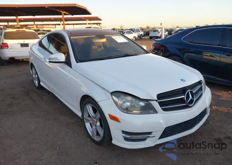2014 Mercedes-Benz C 250 из США, поврежденный, VIN WDDGJ4HB7EG286877
